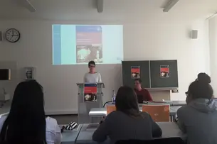 Vorstellung von Dramaturg Remsi Al Khalisi I'm Seminar ?Truth in the pleasant disguise of illusion - A Survey of American Drama. 